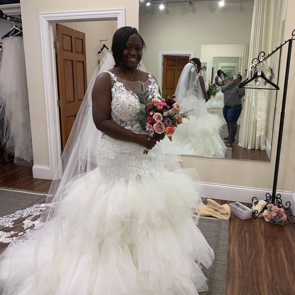 Wedding Dress - Picture 4 of 7